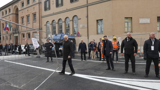 Inauguración este lunes de la nueva Plaza Pia, un enorme espacio peatonal con capacidad para 150.000 personas que une Roma con la Plaza de San Pedro del Vaticano y que está llamado a ser el epicentro de los eventos más importantes del Jubileo. EFE/ Claudia Sacristán
