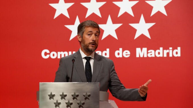 MADRID, 28/08/2024.- El consejero de Presidencia, Justicia y Administración Local de la Comunidad de Madrid, Miguel Ángel García Martín, atiende a la prensa tras presidir la reunión del Consejo de Gobierno. Real Casa de Correos, este miércoles. EFE/Sofía Carabias
