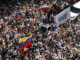 Fotografía de archivo del 17 de agosto de 2024 de la líder de la oposición venezolana María Corina Machado (c) en un acto de campaña en Caracas (Venezuela). EFE/ Miguel Gutiérrez ARCHIVO