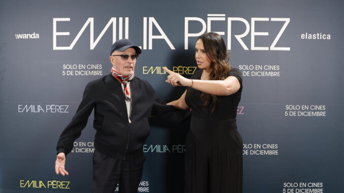 Fotografía de archivo del pasado 28 de noviembre del cineasta Jacques Audiard y la actriz Karla Sofía Gascón, última Palma de Oro a la Mejor Interpretación Femenina en el pasado festival de Cannes, durante la presentación en España de la película 'Emilia Pérez', en Madrid. EFE/ Zipi Aragón
