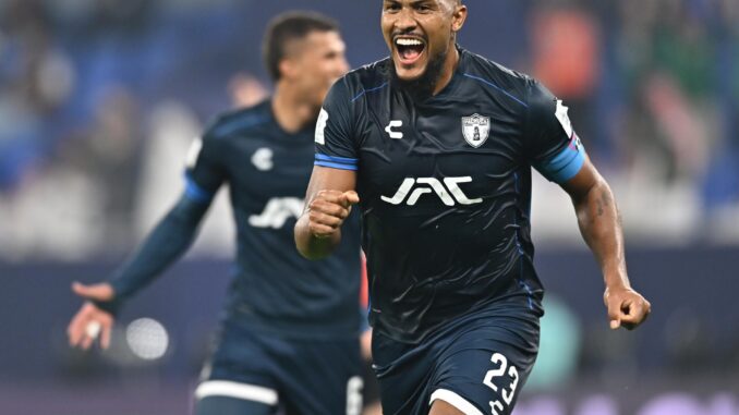 El delantero venezolano del Pachuca Salomon Rondon celebra el 0-3 durante el partido de la FIFA Intercontinental Cup 2024 que han jugado Botafogo y Pachuca en Doha, Catar. EFE/EPA/NOUSHAD THEKKAYIL
