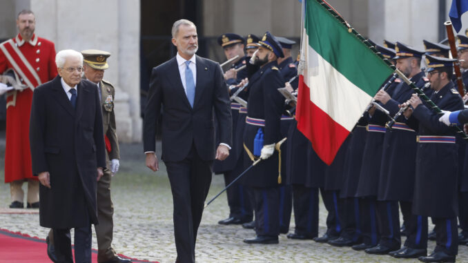 El rey Felipe VI junto al presidente de la República Italiana, Sergio Mattarella este miércoles en el Palacio del Quirinal, en Roma. EFE/ Chema Moya
