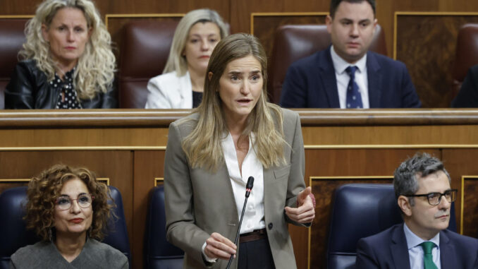 La vicepresidenta tercera y ministra para la Transición Ecológica  y el Reto Demográfico, Sara Aagesen, durante su intervención en la sesión de control al Gobierno que se celebra este miércoles en el Congreso. EFE/ Mariscal
