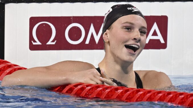 La canadiense Summer McIntosh en los Mundiales de piscina corta que se disputan en Budapest. EFE/EPA/TIBOR ILLYES
