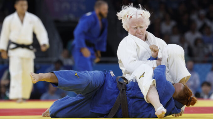 La judoca española Marta Arce durante su combate de Judo Femenino 57 kg J2 contra la judoca turca Döndü Yeşilyurt, en los Juegos Paralímpicos de París en foto de archivo de Javier Etxezarreta. EFE
