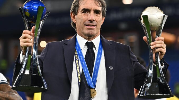 El técnico uruguayo Guillermo Almada, entrenador del Pachuca mexicano. EFE/EPA/NOUSHAD THEKKAYIL
