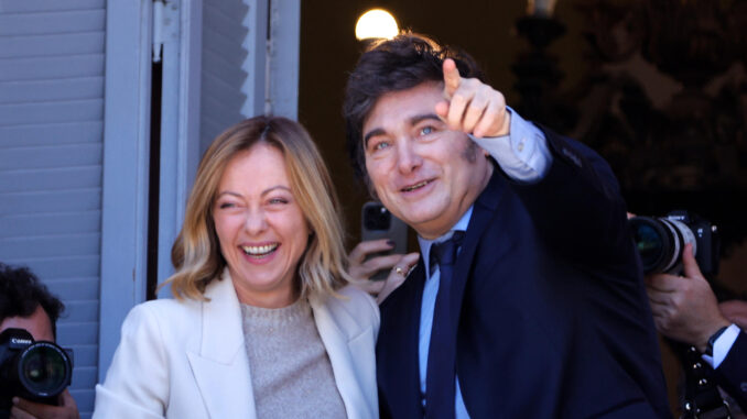 Imagen de Archivo del presidente de Argentina, Javier Milei (d) acompañado de la primera ministra italiana, Giorgia Meloni, durante su primera visita oficial en la Casa Rosada en Buenos Aires (Argentina)
EFE/Juan Ignacio Roncoroni
