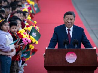 El presidente chino, Xi Jinping, pronuncia un discurso a su llegada al aeropuerto internacional de Macao para celebrar el 25º aniversario del retorno de la ciudad a China, el 18 de diciembre de 2024. EFE/EPA/GONCALO LOBO PINHEIRO