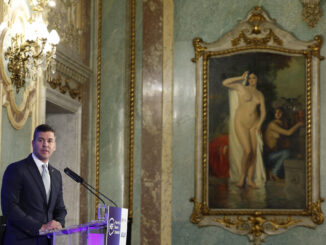 Fotografía de archivo del 29 de febrero de 2024 del presidente de Paraguay, Santiago Peña, durante el Foro Nueva Economía Forum en Madrid, como parte de la primera visita oficial que realiza a España. EFE/ Javier Lizón