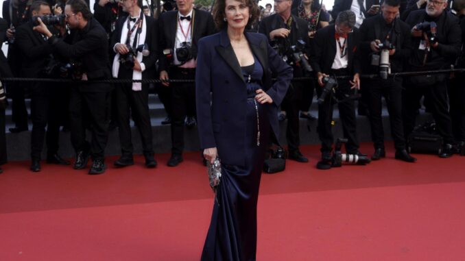 La modelo y actriz canadiense Dayle Haddon posa en el 77º Festival de Cine de Cannes, en Francia, el 24 de mayo de 2024. EFE/EPA/GUILLAUME HORCAJUELO
