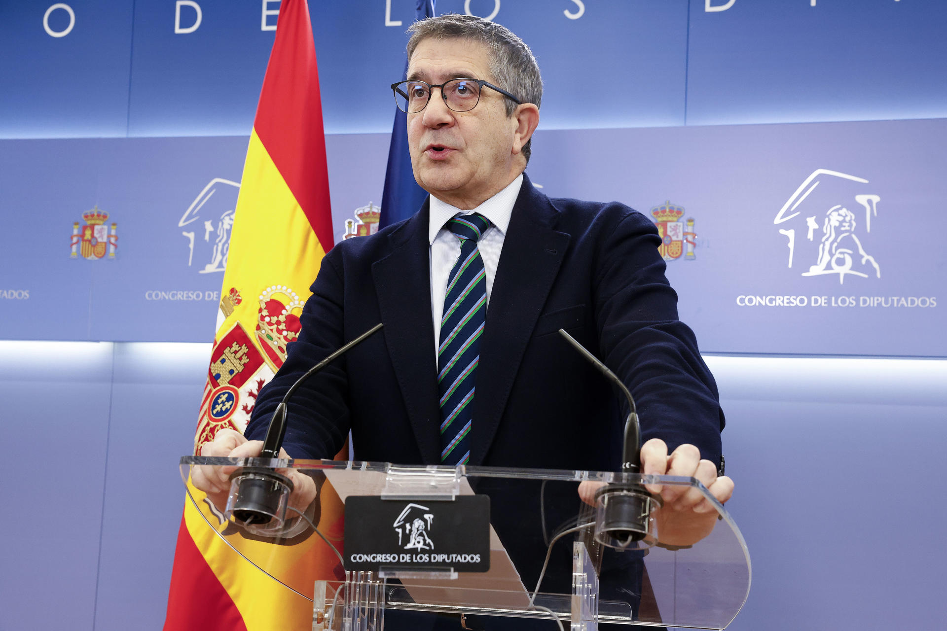 El portavoz del PSOE en el Congreso, Patxi López, durante la rueda de prensa ofrecida este martes en el Congreso de los Diputados. EFE/J.P.Gandul
