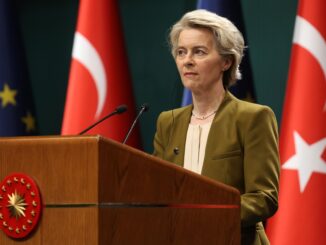 La presidenta de la Comisión Europea, Ursula Von der Leyen, em una conferencia de prensa en el Palacio Presidencial en Ankara, el 17 de diciembre de 2024. EFE/EPA/NECATI SAVAS