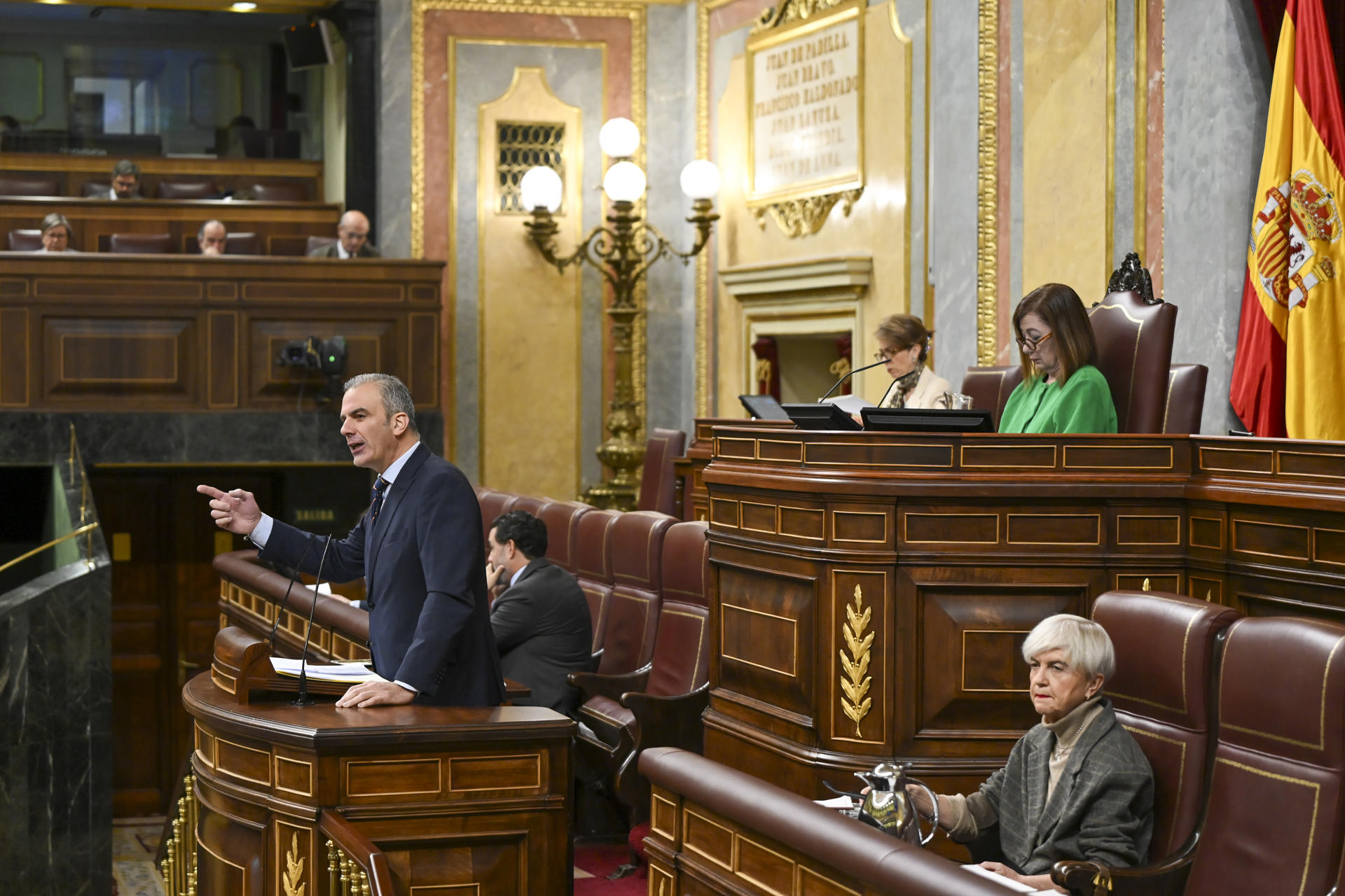 El diputado de Vox, Javier Ortega Smith, durante su intervención en el pleno que este jueves celebra el Congreso. EFE/ Fernando Villar
