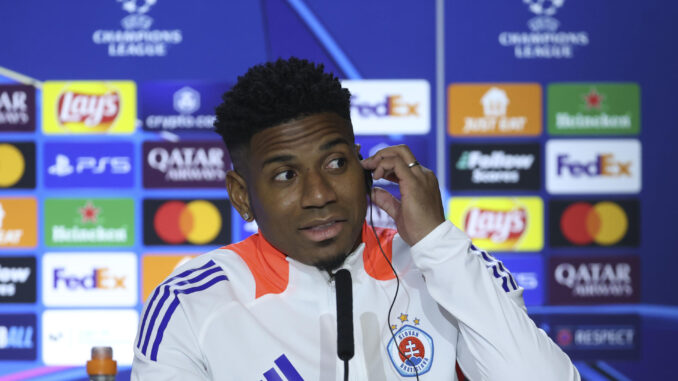 César Blackman, durante la rueda de prensa. EFE/ Kiko Huesca
