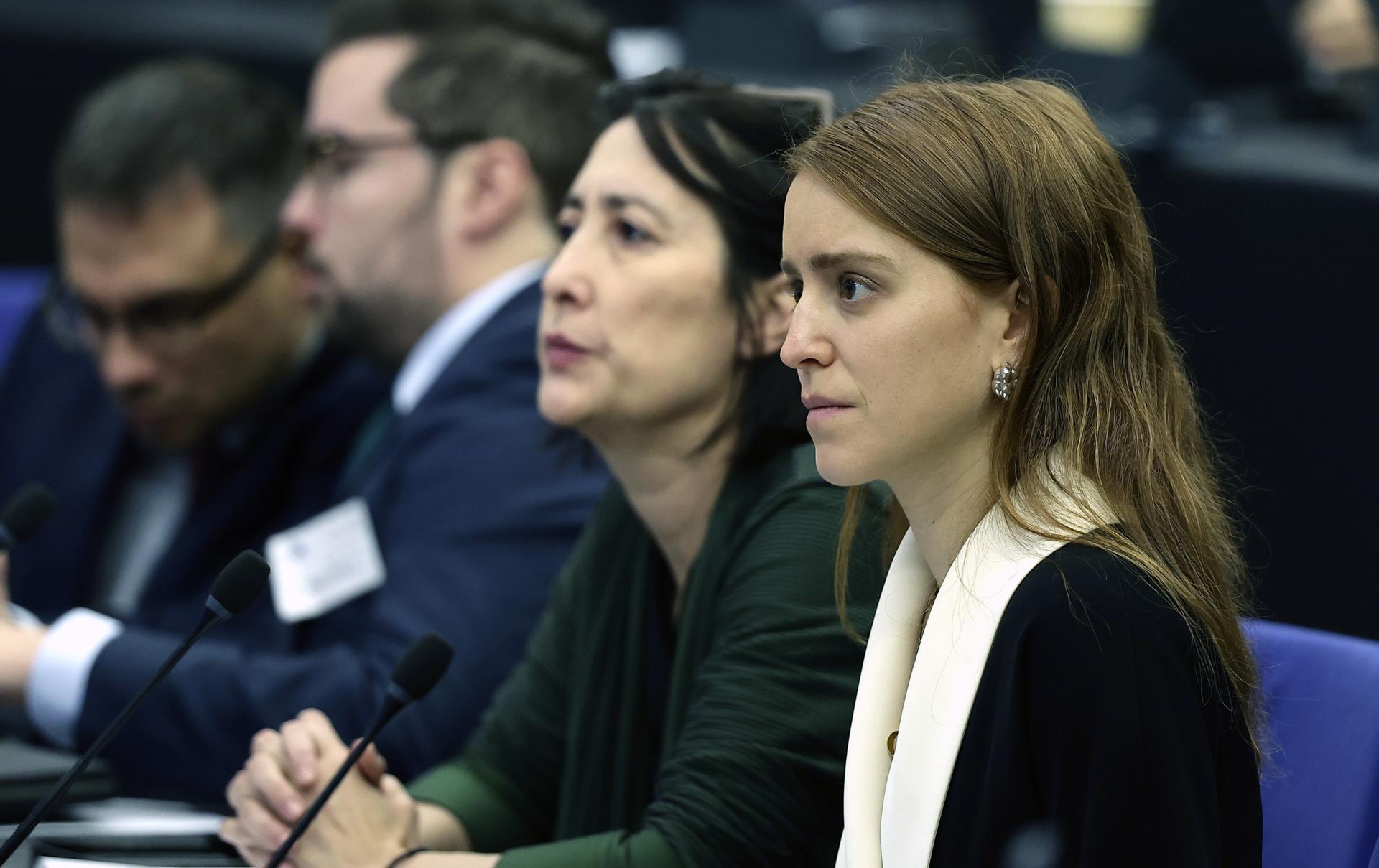 Ana Corina Sosa, hija de la opositora venezolana Maria Corina Machado, durante la entrega del premio a Edmundo González Urrutia. EFE/EPA/RONALD WITTEK
