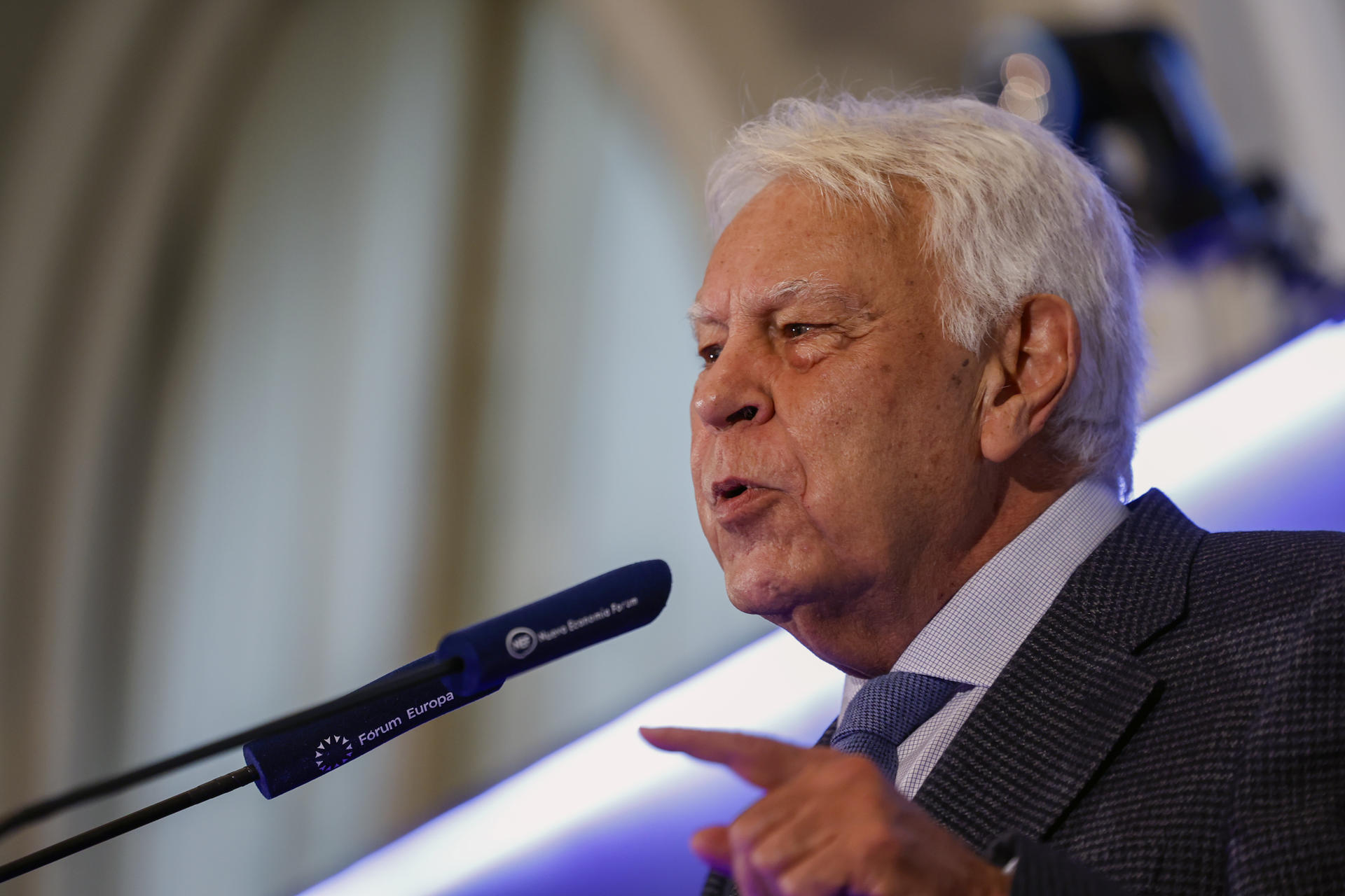 El expresidente español Felipe González en la presentación del desayuno informativo protagonizado por el dirigente opositor venezolano Edmundo González Urrutia en Madrid, este lunes, tres días después de que España confirmara que le concedió el asilo que había solicitado tras su llegada al país el 8 de septiembre. EFE/ Mariscal
