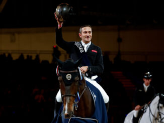 El jinete italiano Piergiorgio Bucci se proclamó ganador del Longines Gran Premio Ciudad de Madrid de Saltos, dentro de la Madrid Horse Week, celebrado este domingo en Ifema Madrid. EFE/Daniel González