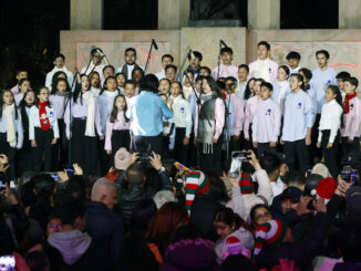 Un coro de niños se presenta durante el primer día de novenas este lunes, en Bogotá (Colombia). . EFE/ Mauricio Dueñas Castañeda