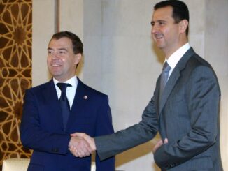 El entonces presidente ruso, Dimitri Medvedev (i), y su homólogo sirio, Bashar Assad (d) durante el encuentro que mantuvieron, el 1 de mayo de 2010 en Damasco, Siria. 
EFE/MIKHAIL KLIMENTYEV/RIA NOVOSTI/KREMLIN POOL