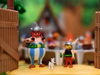 Imagen de archivo de los muñecos playmobil de Astérix y Obélix. EFE/EPA/ANNA SZILAGYI