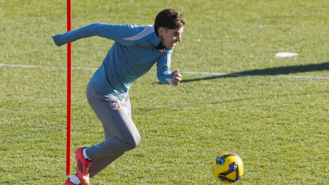 Julián Álvarez, durante el entrenamiento del Atlético este viernes. EFE/Sergio Pérez
