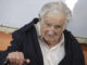 Fotografía de archivo del exmandatario de Uuruguay José Mujica tras votar en un colegio electoral ubicado en el Barrio Cerro de Montevideo, en las pasadas elecciones presidenciales. EFE/Raúl Martínez