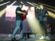 Imagen del dúo catalán Estopa durante el concierto solidario con los afectados por la dana celebrado el pasado día 29 en el Palau Sant Jordi de Barcelona. EFE/Alejandro García