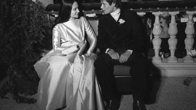 Olivia Hussey y Leonard Whiting, protagonistas de "Romeo y Julieta" de Franco Zeffirelli, durante la celebración del XVI Festival Internacional de Cine de San Sebastián, en 1968. EFE/Félix Gómez/ig
