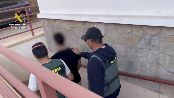 El Equipo de Homicidios de la Unidad Orgánica de Policía Judicial de la Guardia Civil de Almería ha detenido a dos jóvenes, uno menor, por causar la muerte de forma violenta de un hombre a finales de noviembre con el fin de robarle el móvil y la cartera en Níjar (Almería). EFE/ Guardia Civil SOLO USO EDITORIAL/SOLO DISPONIBLE PARA ILUSTRAR LA NOTICIA QUE ACOMPAÑA (CRÉDITO OBLIGATORIO)
