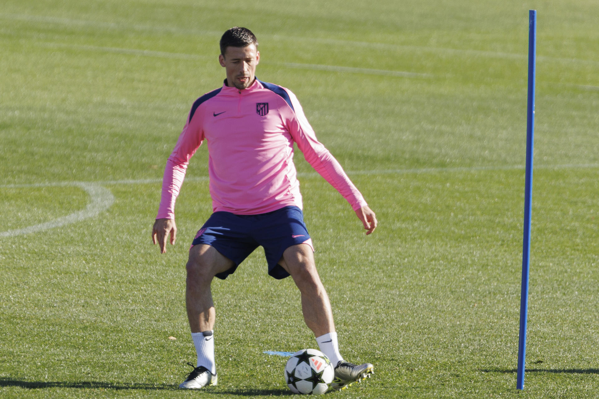 Lenglet, durante el entrenamiento de este martes. EFE/Sergio Pérez
