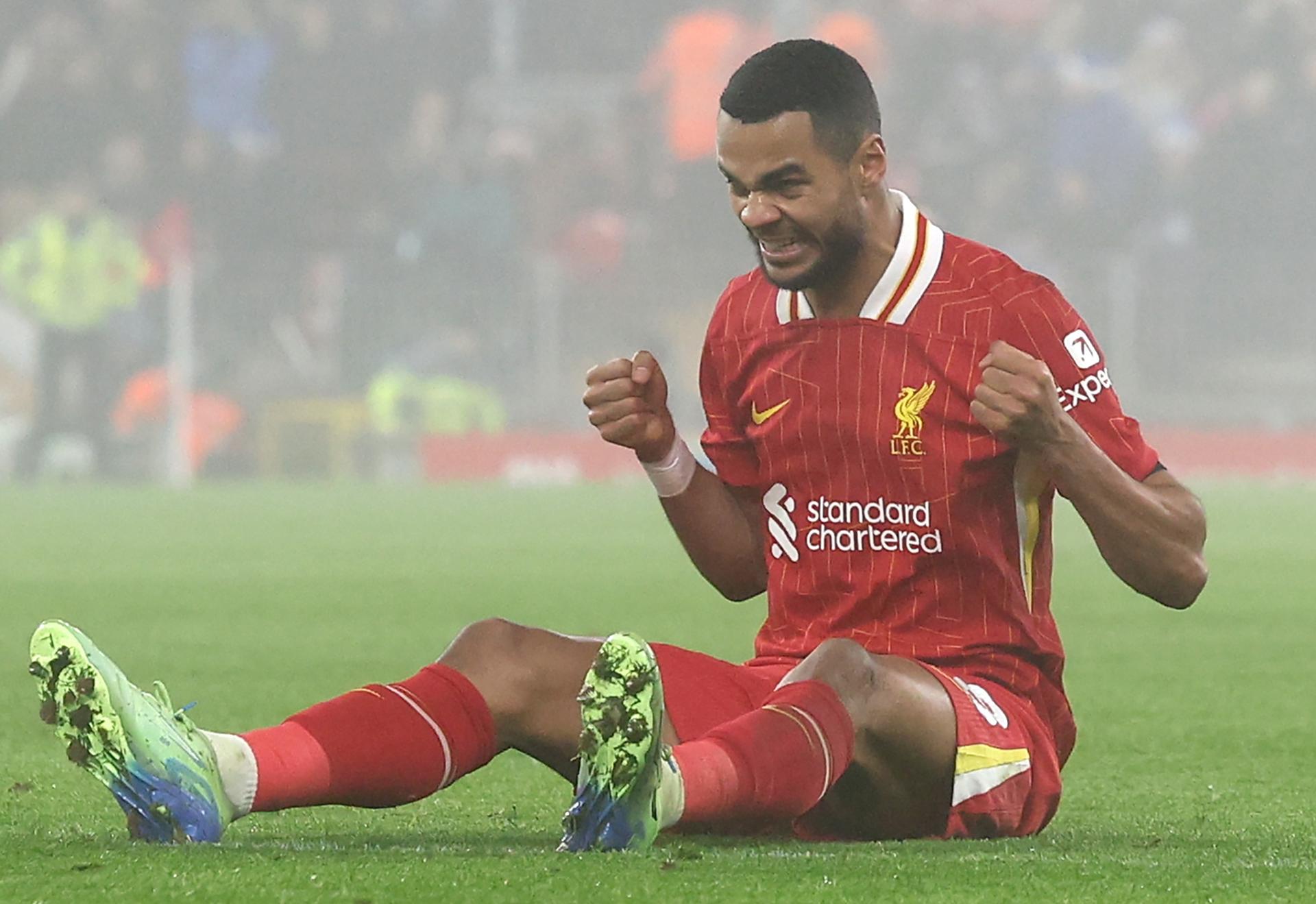 Cody Gakpo celebra su gol durante el partido de la Premier League que han jugado Liverpool FC y Leicester City FC, en Liverpool, Reino Unido. EFE/EPA/ADAM VAUGHAN
