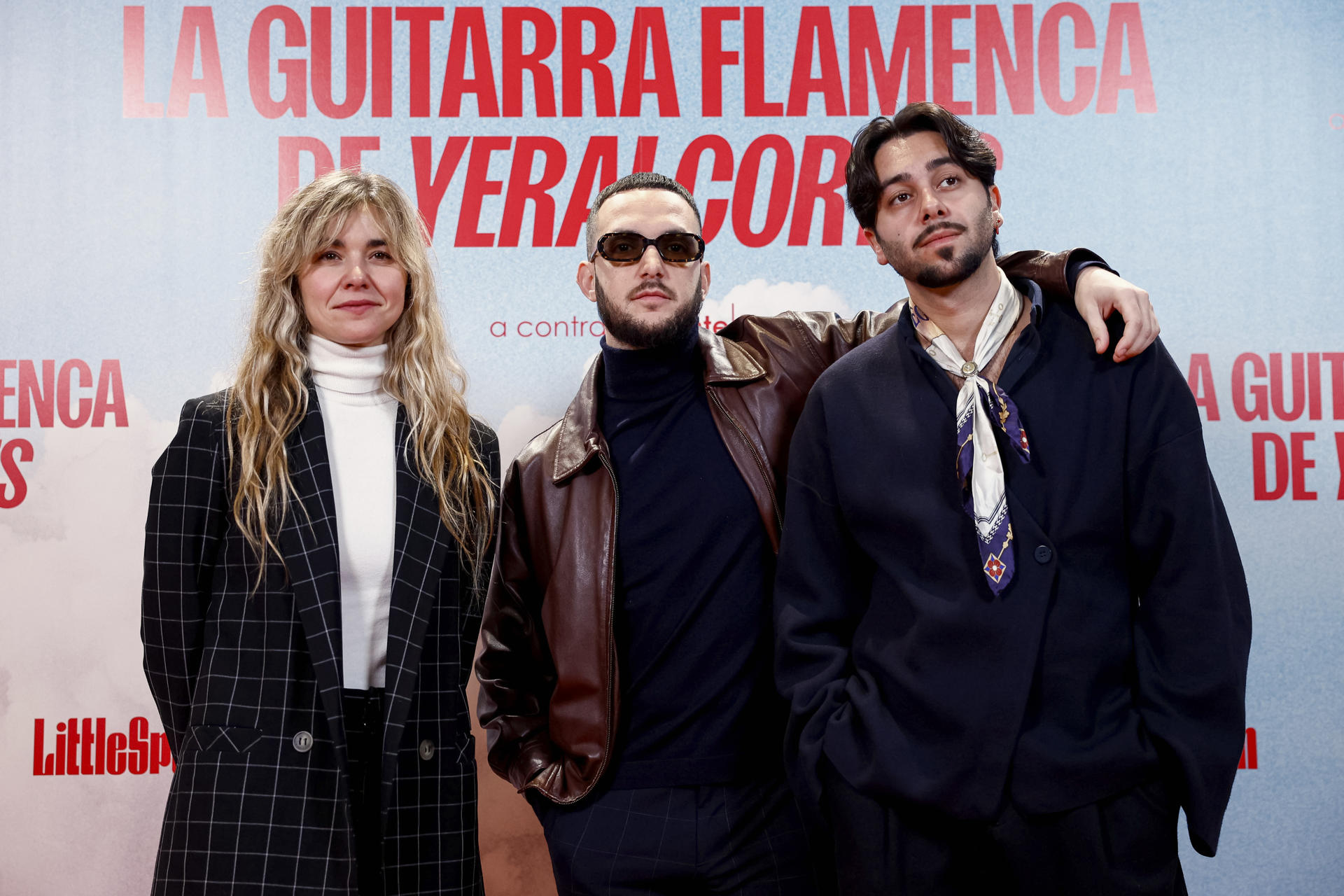 El guitarrista Yerai Cortés (d) junto al cantante Antón Álvarez, C. Tangana, (c) y la directora Cris Trenas (i) durante la presentación de la película 'La guitarra flamenca de Yerai Cortés' esta semana en Madrid. EFE/ Daniel Gonzalez
