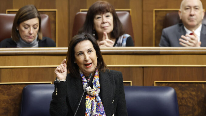 La ministra de Defensa, Margarita Robles, durante su intervención en la sesión de control al Gobierno que se celebra este miércoles en el Congreso. EFE/ Mariscal
