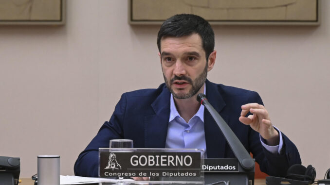 El ministro de Derechos Sociales, Consumo y Agenda 2030, Pablo Bustinduy, en una imagen de archivo en el Congreso de los Diputados. EFE/ Fernando Villar
