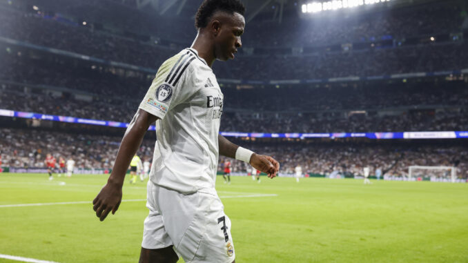 El delantero del Real Madrid, Vinicius Junior, durante el partido de la Liga de Campeones entre Real Madrid y AC Milán en el estadio Santiago Bernabéu, en una foto de archivo. EFE/Juanjo Martín
