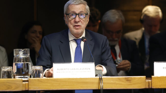 Fotografía del pasado 11 de diciembre del canciller chileno, Alberto Van Klaveren, durante la ceremonia de apertura del Evento Ministerial del Proceso de Cartagena+40, en Santiago (Chile). EFE/ Elvis González
