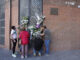 Ofrenda floral este jueves en el memorial a Manuel José García Caparrós, el sindicalista asesinado en la manifestación por la autonomía de Andalucía del 4 de diciembre de 1977. EFE/ Jorge Zapata