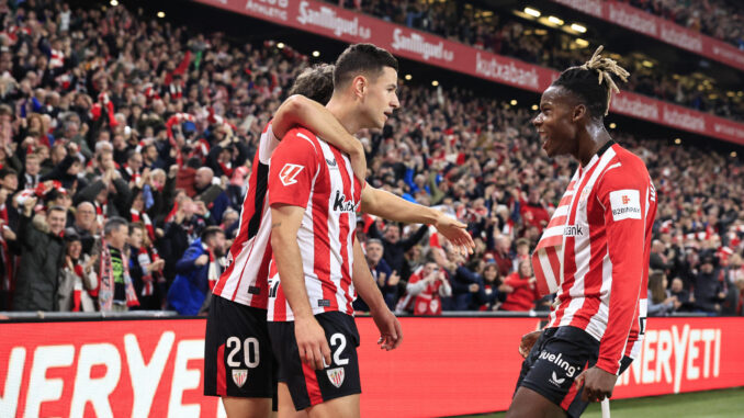 El delantero del Athletic Club Gorka Guruzeta celebra su gol, segundo del equipo vasco, durante el partido de la jornada 19 de LaLiga en el estadio de San Mamés, en Bilbao. EFE/Miguel Tona
