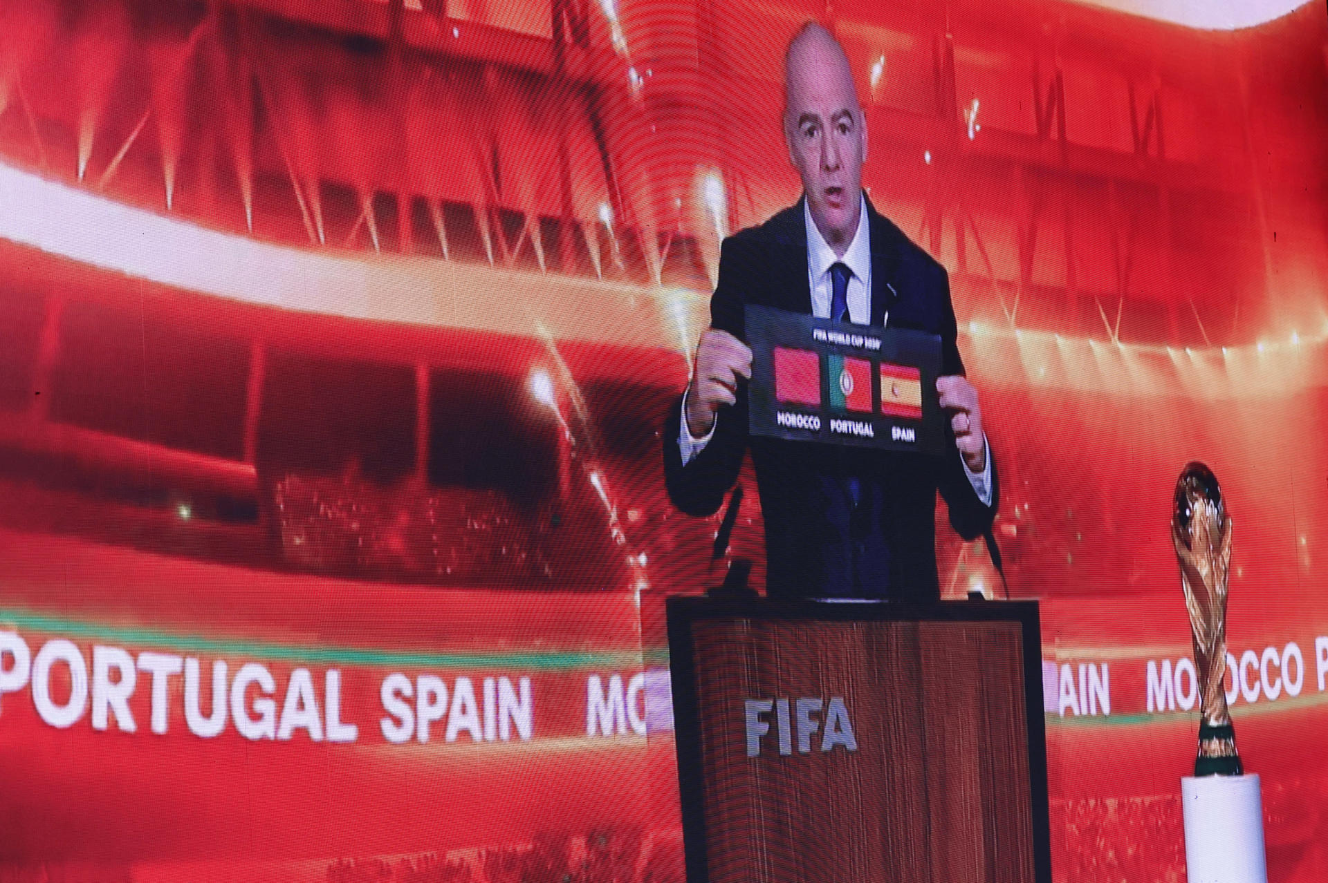 El presidente de la FIFA, Gianni Infantino, el acto abierto a medios en el que se sigue en directo, este miércoles en Madrid y con la presencia de diversas autoridades, la reunión del Congreso de FIFA EFE/ Sergio Pérez
