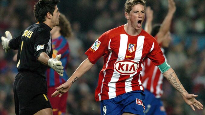 Fernando Torres celebra uno de sus dos goles al Barcelona en 2006. EFE/Andreu Dalmau.
