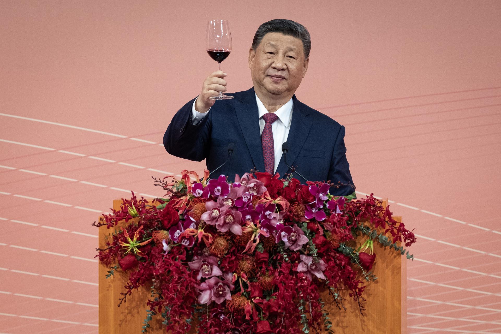 El presidente chino, Xi Jinping, habla en la cena de bienvenida organizada por el gobierno de Macao en el Dome en Cotai, Macao, China, 19 de diciembre de 2024. 
EFE/EPA/GONCALO LOBO PINHEIRO
