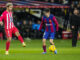 Imagen de archivo del último Barclona-Atlético de Madrid en el Olímpico con el francés Antoine Griezmann (i) y Pedri González (d). EFE/ Siu Wu