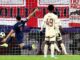 El delantero del PSG Goncalo Ramos (I) marca un gol durante el partido de la sexta jornada de la UEFA Champions League que han jugado FC Salzburg y Paris Saint-Germain en Salzburgo, Austria. EFE/EPA/ANNA SZILAGYI