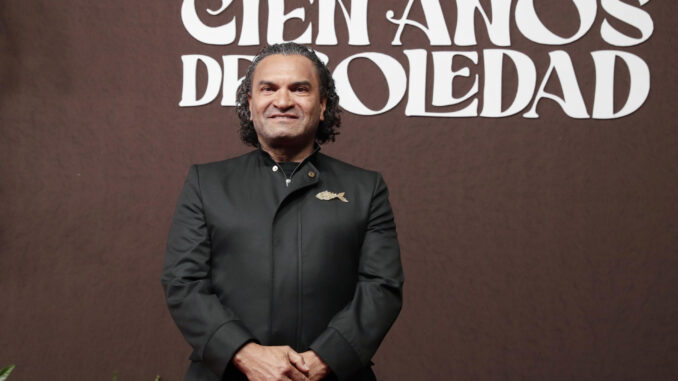 El actor colombiano Diego Vásquez posa en la alfombra roja durante la presentación de la serie de Netflix 'Cien años de soledad', este lunes en Bogotá. EFE/ Carlos Ortega
//////////////
The Colombian actor Diego Vásquez poses on the red carpet during the presentation of the Netflix series 'One Hundred Years of Solitude' this Monday in Bogotá (Colombia). The world of Macondo set the red carpet for 'One Hundred Years of Solitude', the Netflix series based on Gabriel García Márquez's novel, which, for Rodrigo García Barcha, one of his sons, is a sibling project to his father's great work. EFE/ Carlos Ortega
