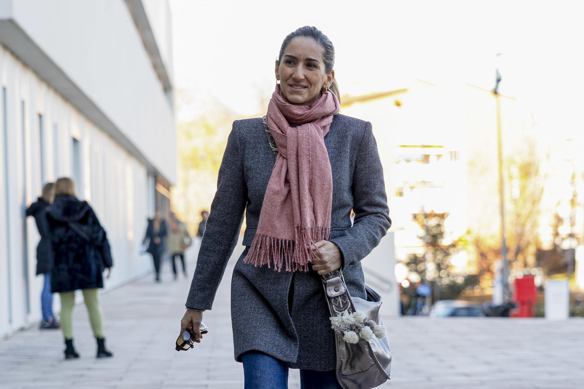 Alejandra Martos Figueroa, hija del cantante Raphael, a su llegada al Hospital 12 de Octubre, en Madrid, donde continúa ingresado su padre este viernes. EFE/Daniel González
