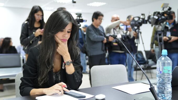 La exasesora presidencial, Diana Jácome, asiste a un audiencia en el Tribunal Contencioso Electoral este viernes, en Quito (Ecuador). EFE/ Vicente Costales
