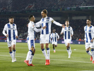 El defensa del Leganés Sergio González celebra su gol, primero del equipo pepinero, durante el partido de la jornada 17 de LaLiga que FC Barcelona y CD Leganés disputaron en el estadio Lluís Companys, en Barcelona. EFE/Quique García