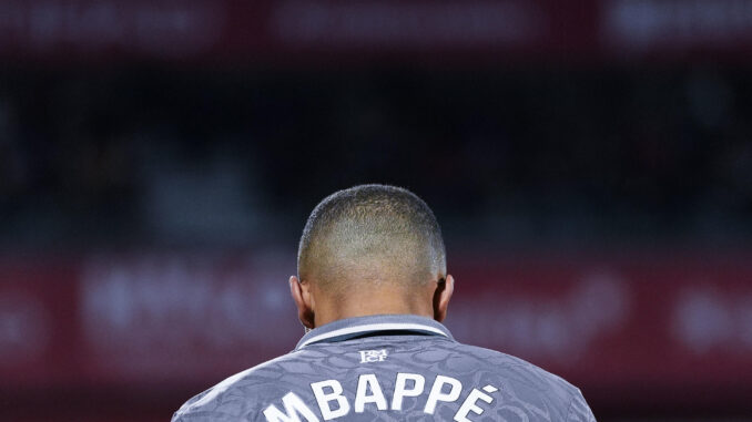 El delantero francés del Real Madrid Kylian Mbappé en el estadio Montilivi, en Girona. EFE/ Siu Wu
