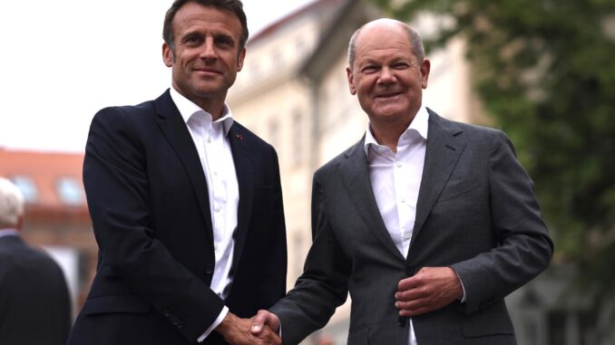 Imagen de archivo del canciller alemán, Olof Sholz, y el presidente francés, Enmanuel Macron (Francia, Alemania) EFE/EPA/CLEMENS BILAN / POOL
