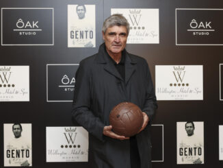 El entrenador de fútbol Juande Ramos posa a su llegada  a la presentación del libro 'Gento Real', este lunes en Madrid. EFE/ Kiko Huesca